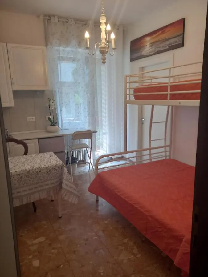 Minihouselarissa Diverona 0*, Verona