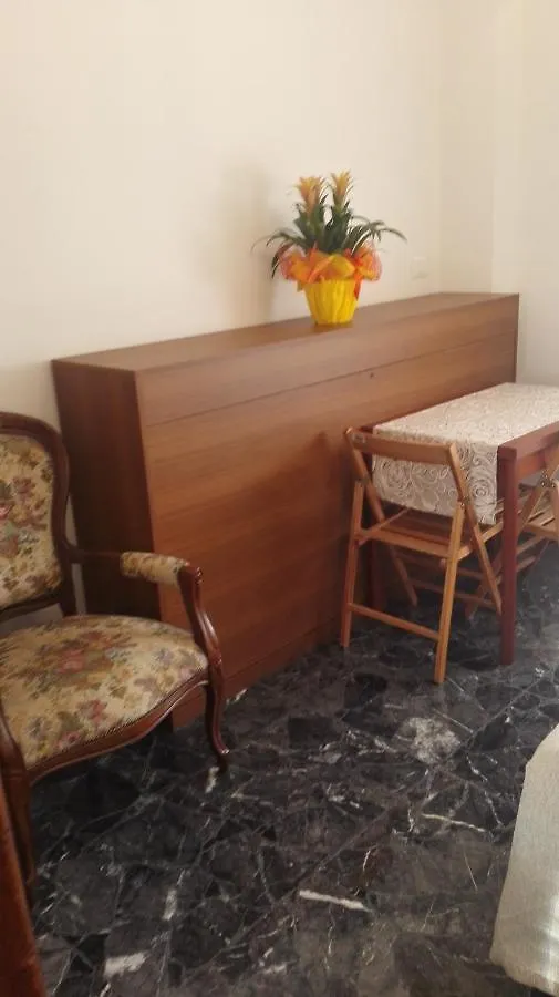 Guest house Minihouselarissa Diverona Italy