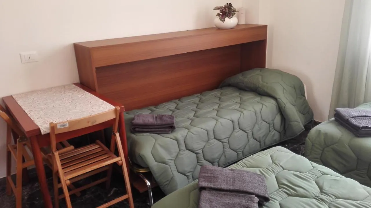 Guest house Minihouselarissa Diverona