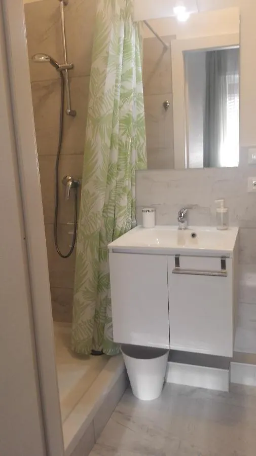 Guest house Minihouselarissa Diverona