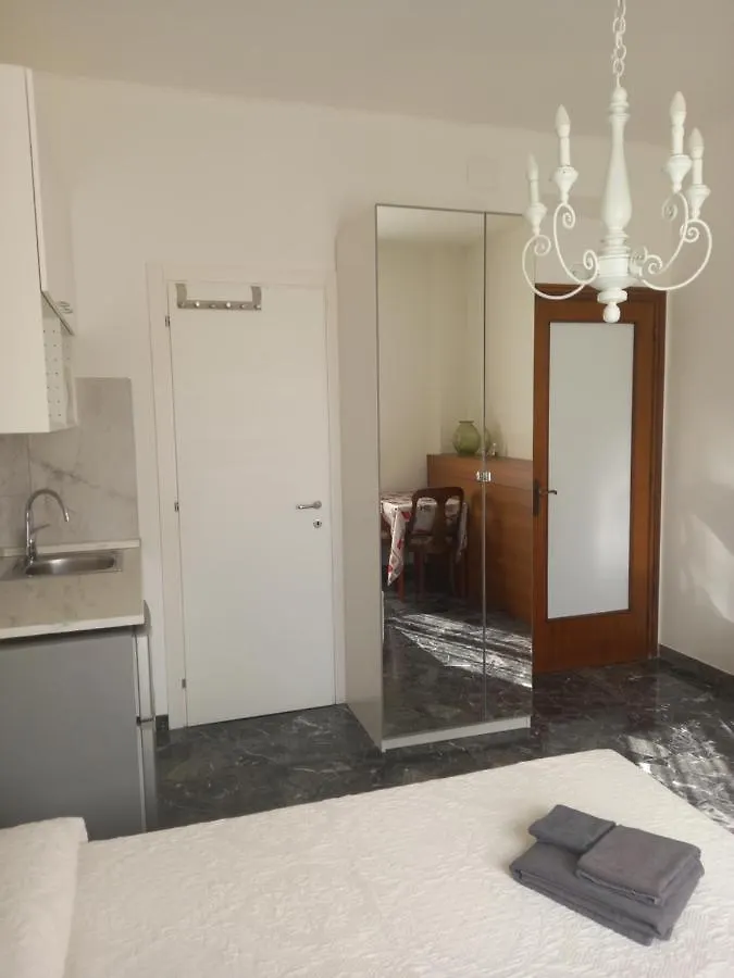 Minihouselarissa Diverona 0*, Verona Italy