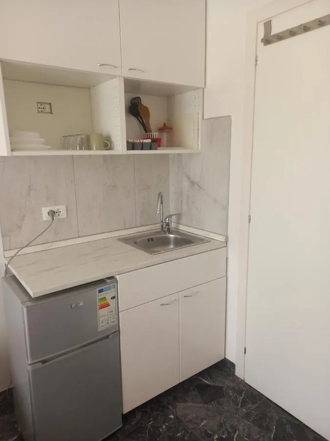 Guest house Minihouselarissa Diverona Italy