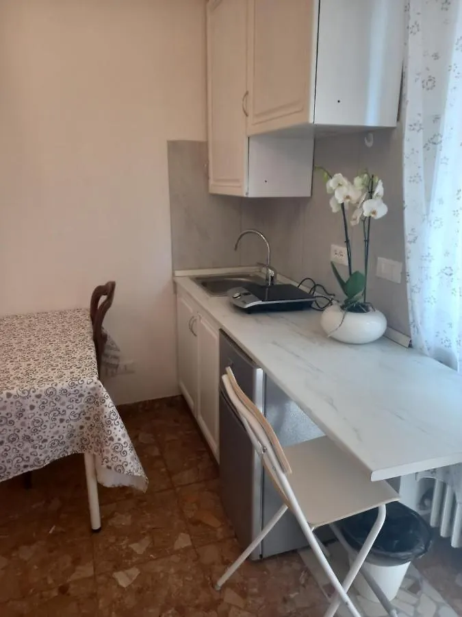 Minihouselarissa Diverona 0*, Verona