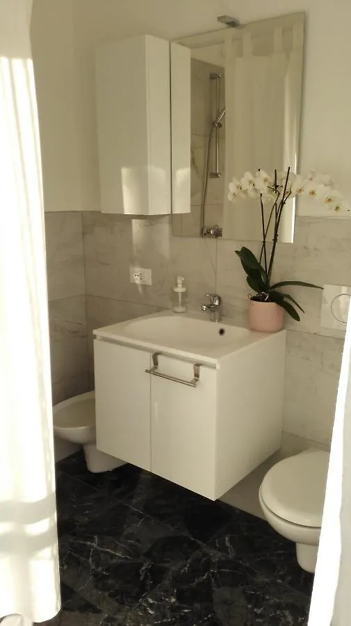 Guest house Minihouselarissa Diverona Italy