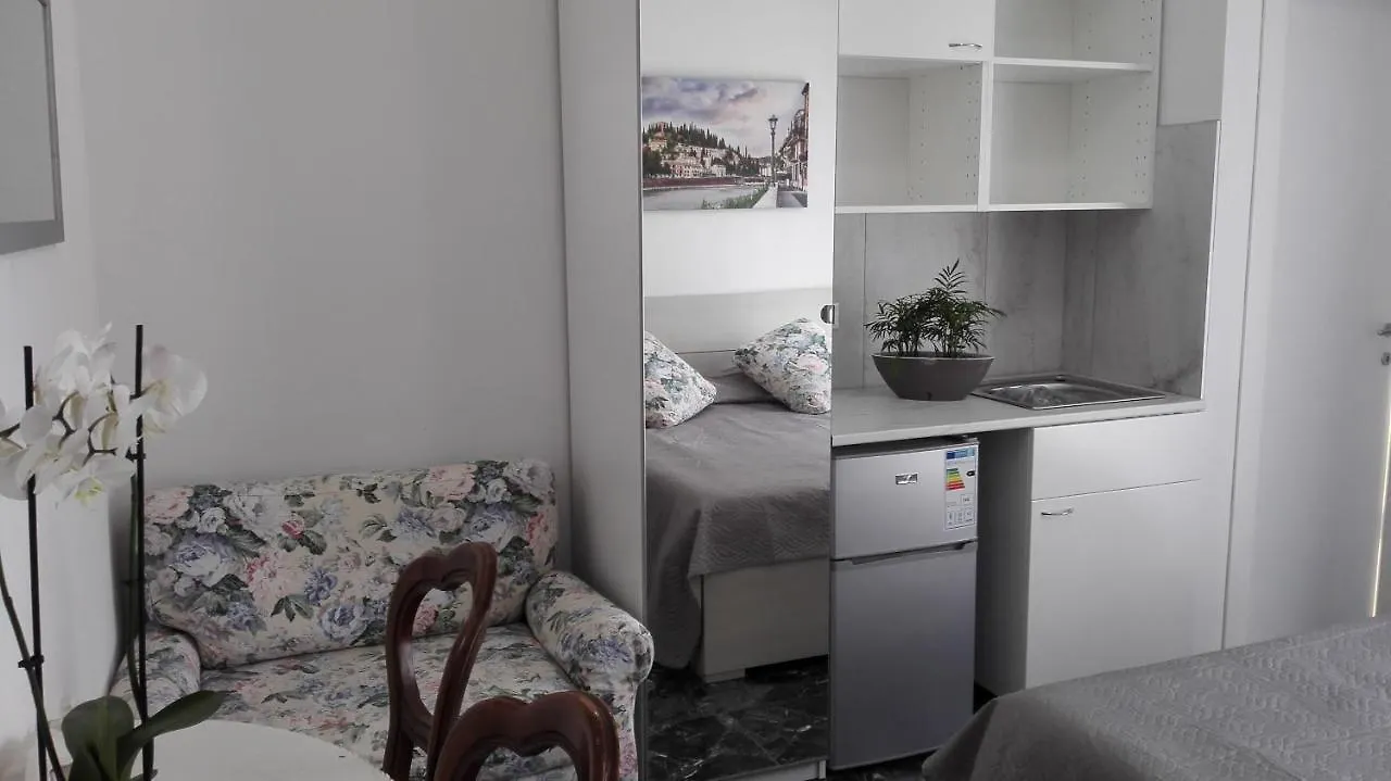 Minihouselarissa Diverona Verona