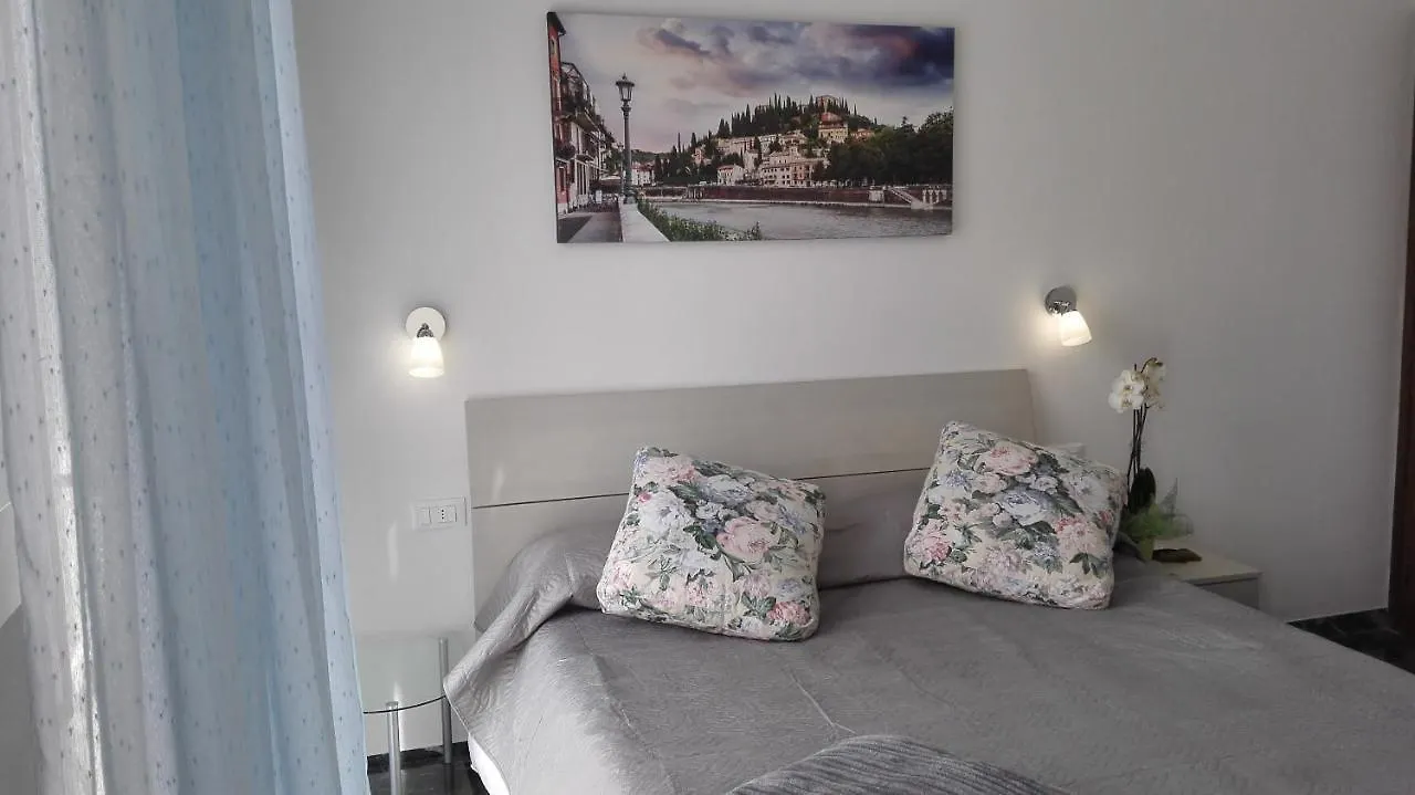 Minihouselarissa Diverona Guest house