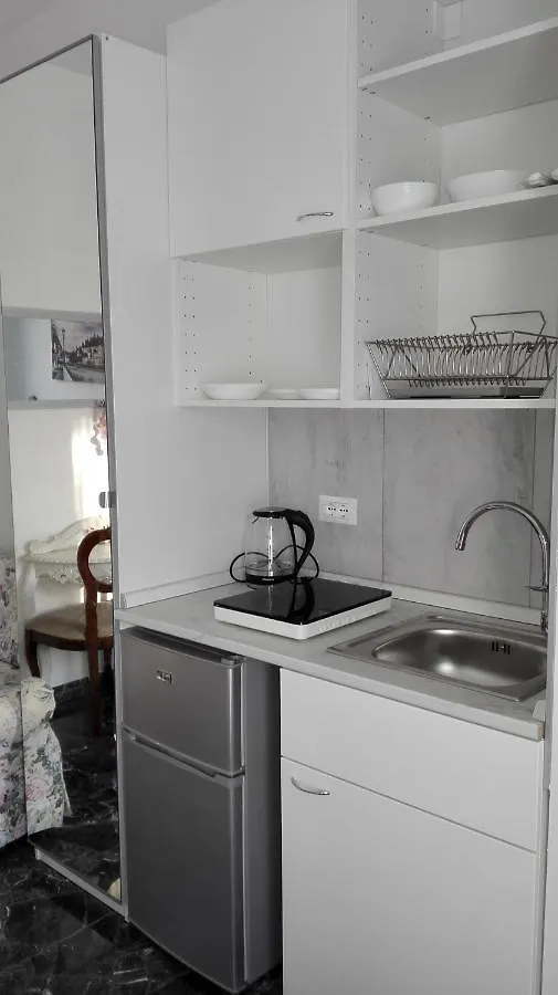 Minihouselarissa Diverona 0*, Verona Italy