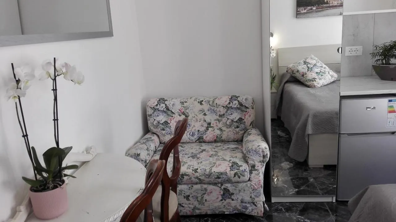 Minihouselarissa Diverona Guest house